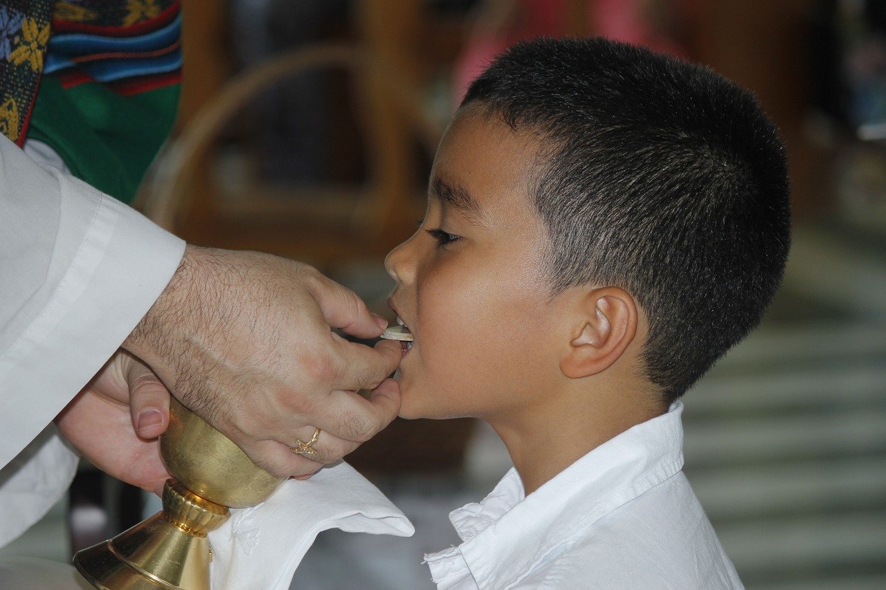 Cadeau de communion : quels bijoux offrir à un garçon ?